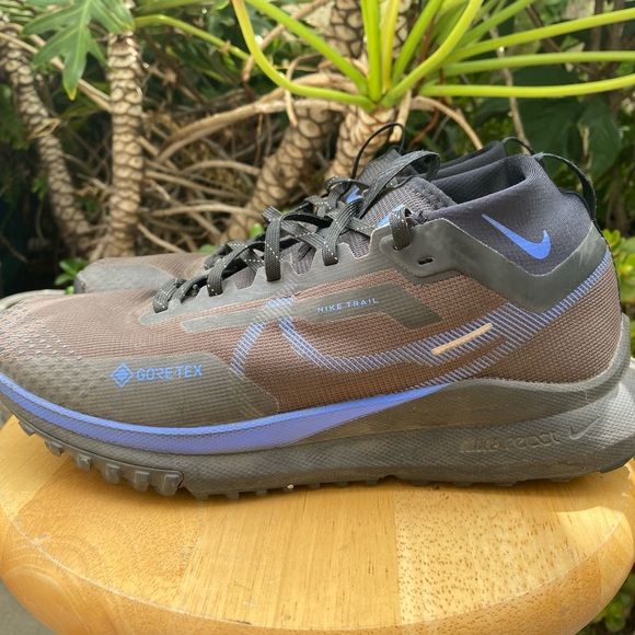 Nike Gore-Tex Men's Athletic Shoes - Picture 3 of 9